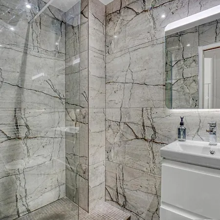 Διαμέρισμα Design, Calme & Gare A 5 Min A Pied