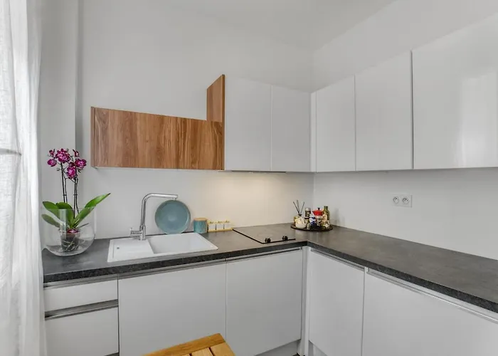 Design, Calme&gare à 5 Min à Pied Appartement *