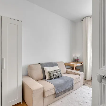 Апартаменты Design, Calme & Gare A 5 Min A Pied